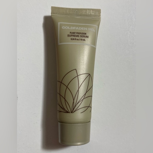 Skincare Bundle Perfect for Gifting 🎁 - Picture 8 of 13